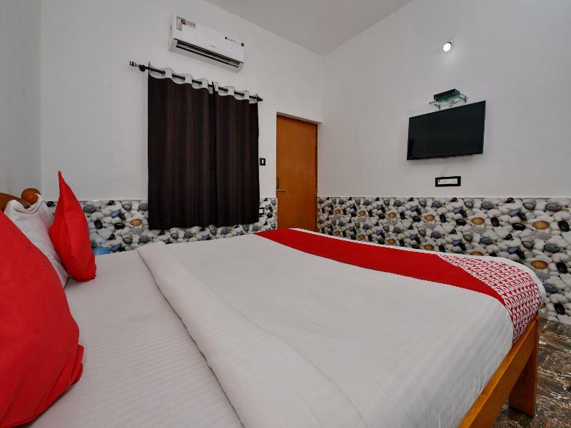 Oyo 10809 Hotel Tushar Inn Baga Bagian luar foto