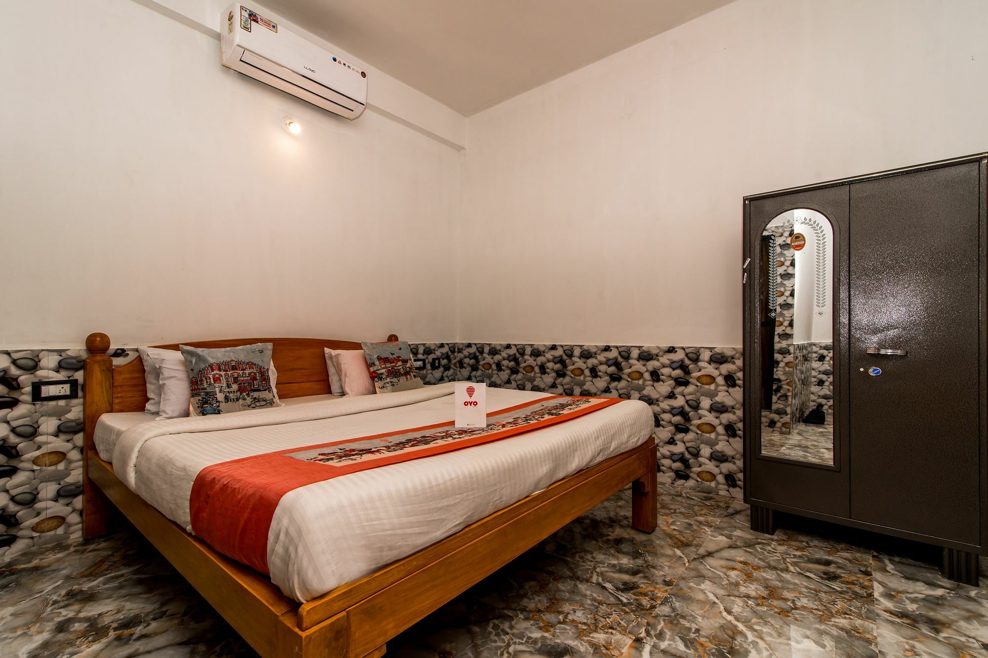 Oyo 10809 Hotel Tushar Inn Baga Bagian luar foto